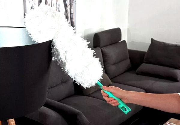 Nettoyer les meubles de la poussière