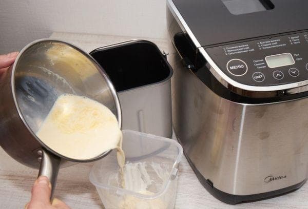 Yaourt dans une machine à pain