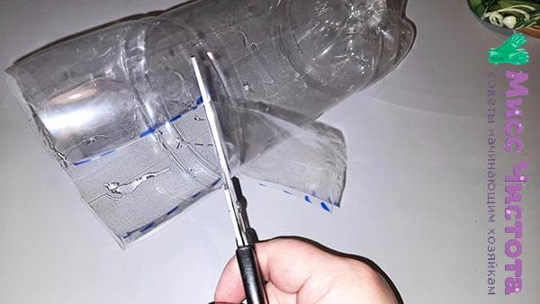 découper une bouteille en plastique