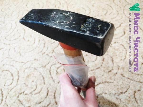 ranger les clous de marteau dans un sac