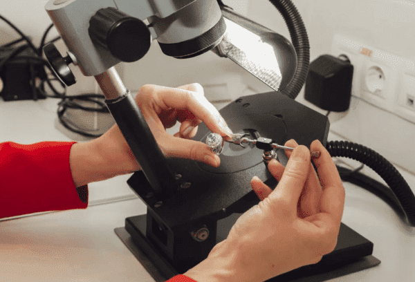 Vérifier l'authenticité d'un diamant en laboratoire ou chez un spécialiste