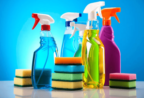 Produits antirouille liquides.