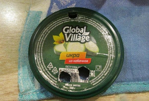 Trous pratiqués dans le couvercle