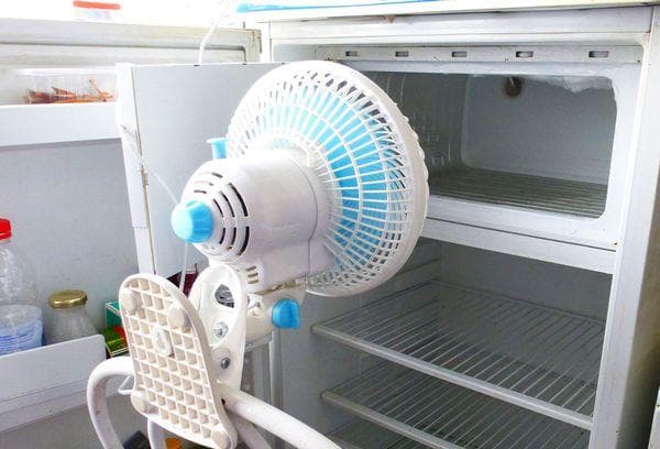 Dégivrage du réfrigérateur à l'aide d'un ventilateur