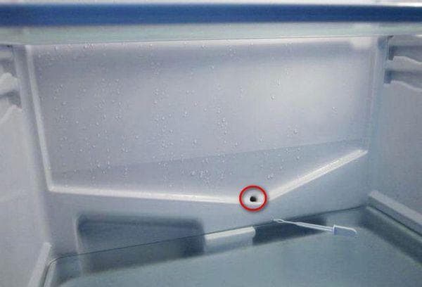 Trous de drainage dans le réfrigérateur