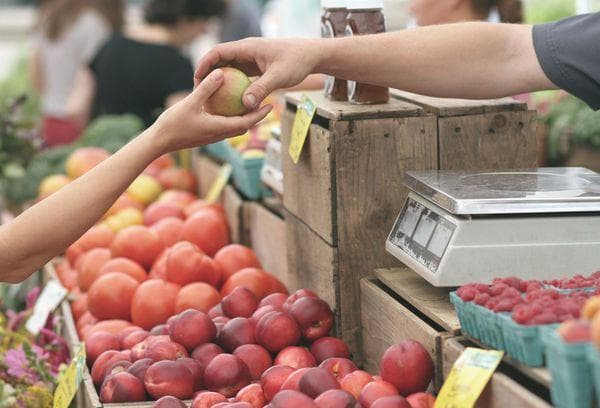 Marché spontané de fruits et légumes