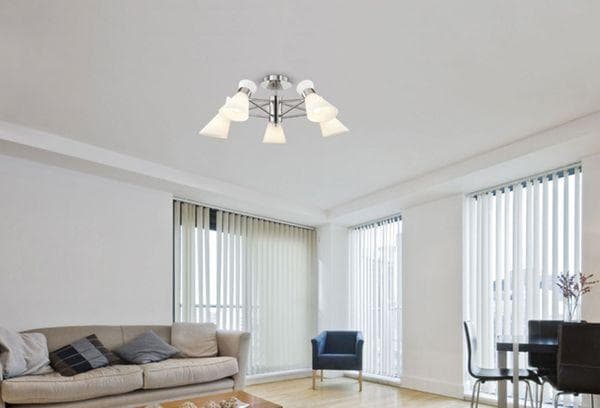 Plafond mat dans le salon