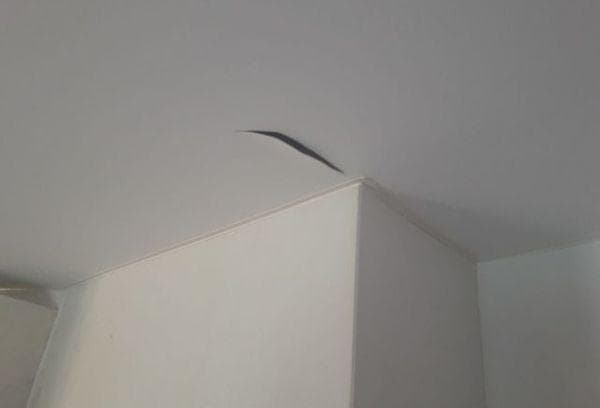 Plafond présentant un défaut