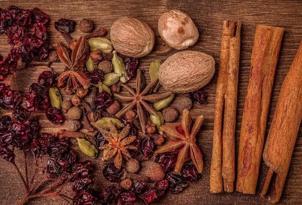 Épices pour pâtisseries, plats sucrés et boissons