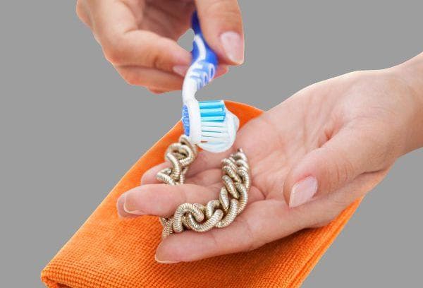 Nettoyer les bijoux en plaqué or