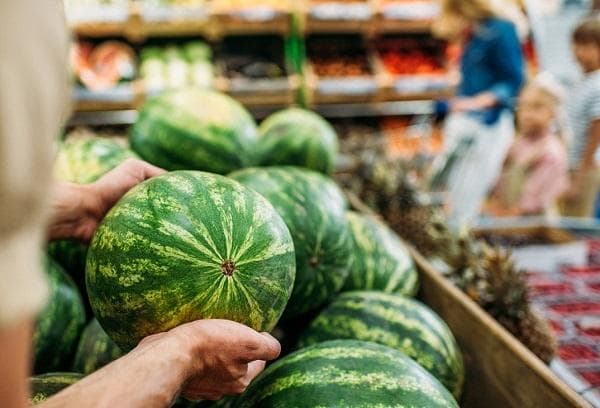 Pastèques au supermarché