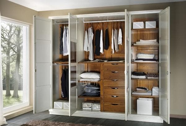 Armoire dans la chambre
