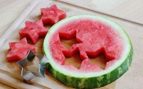 Couper la pastèque en étoiles 1