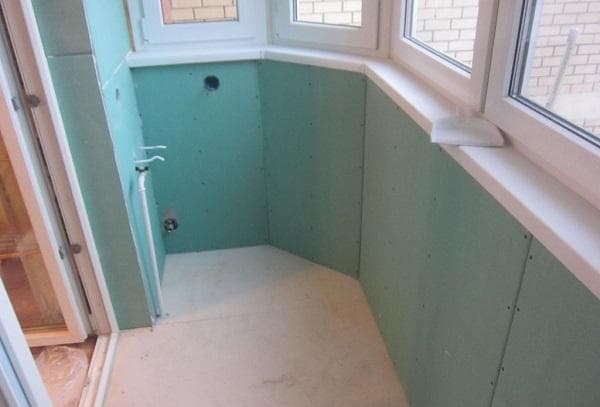 Finition du balcon avec plaques de plâtre