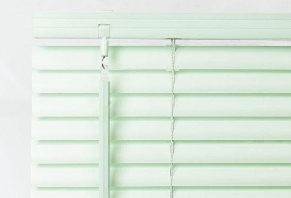 Stores en plastique vert