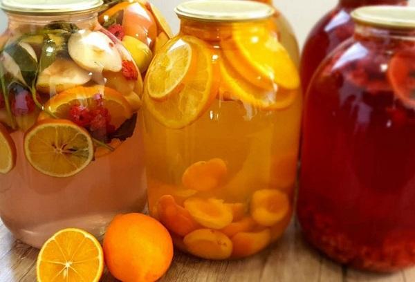 Compotes en pots de trois litres pour l'hiver