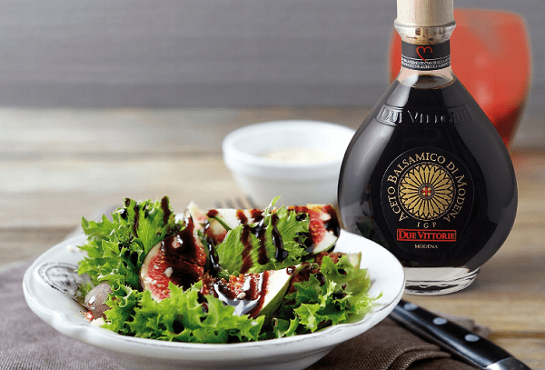 Salade avec vinaigrette balsamique