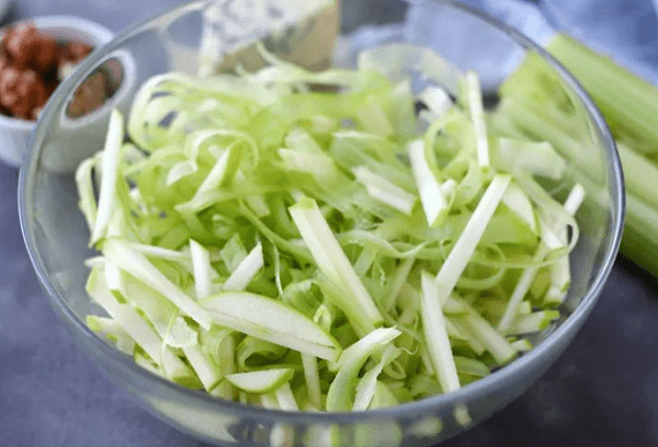 Salade aigre-piquante