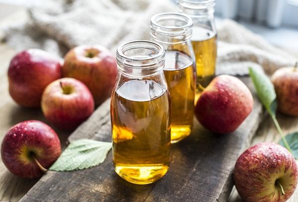 Bouteilles de vinaigre de cidre de pomme