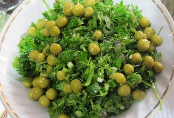 Salade classique aux petits pois