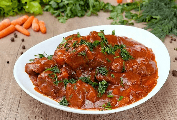 Goulasch de boeuf avec sauce