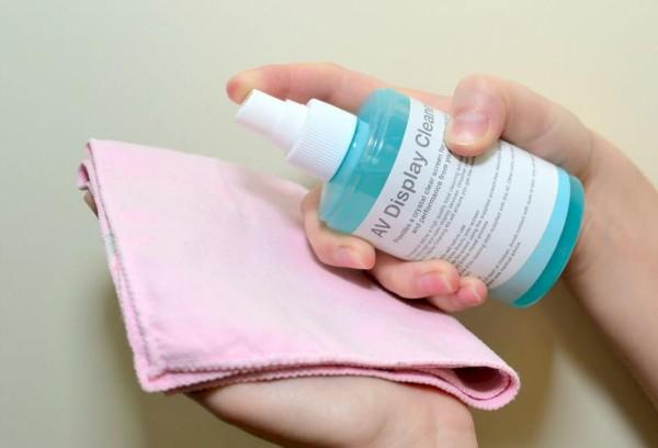 Liquide pour nettoyer les moniteurs