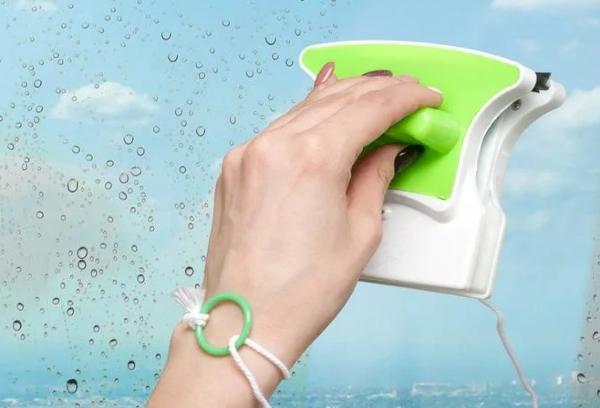 Appareil de nettoyage de vitres avec