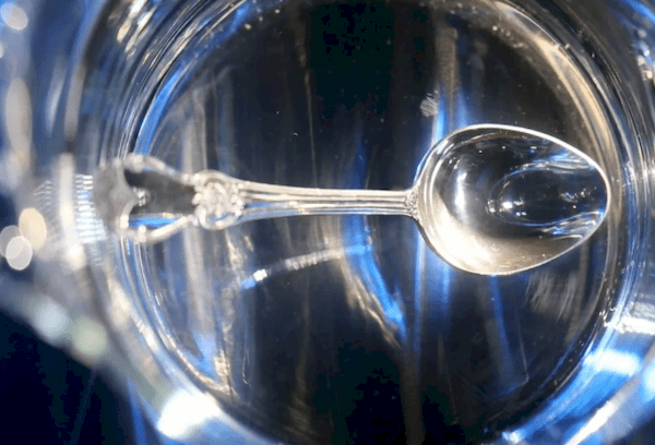 Eau purifiante à l'argent