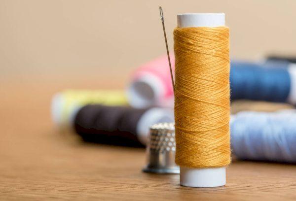 Aiguille avec du fil