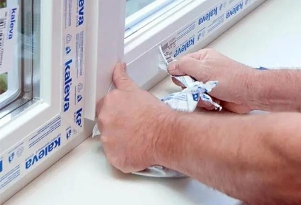 Film protecteur pour fenêtres en plastique