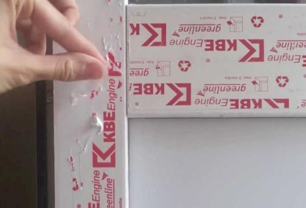 film séché sur les fenêtres en plastique