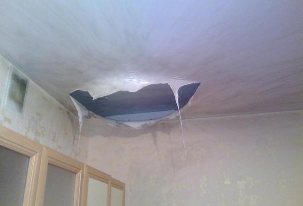 Éclatement du plafond tendu