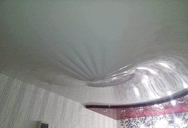 Plafond suspendu avec eau