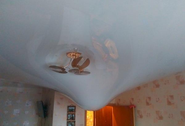 Combien coûte l’évacuation de l’eau d’un plafond suspendu ?