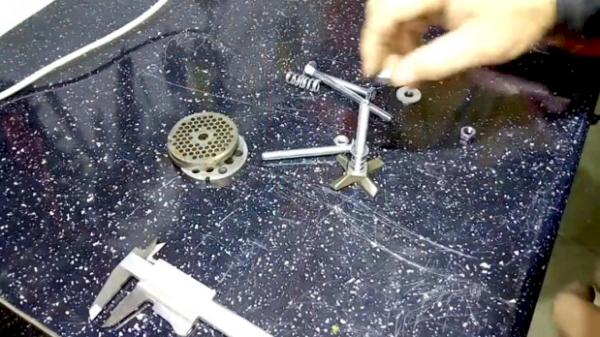 Affûter le maillage d'un hachoir à viande