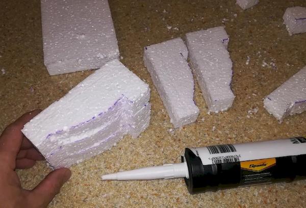 La deuxième méthode consiste à combler les trous, les joints, les fissures et les crevasses.