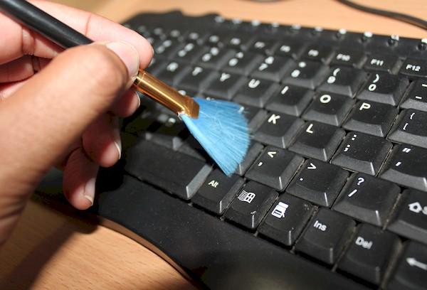 Nettoyer le clavier d'un ordinateur portable