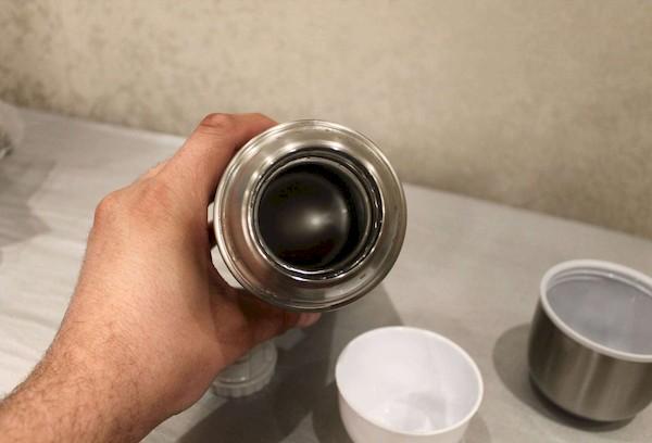 Plaque dans un thermos