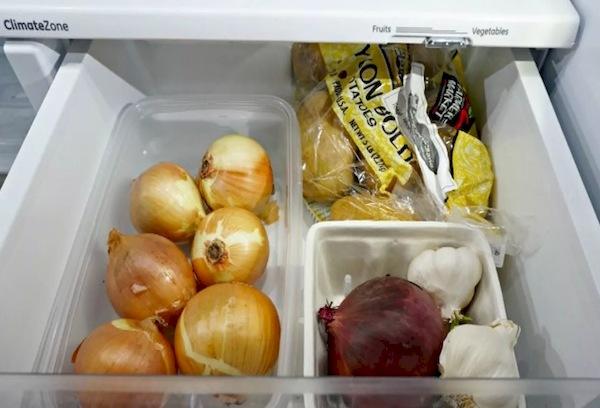 Oignons au réfrigérateur