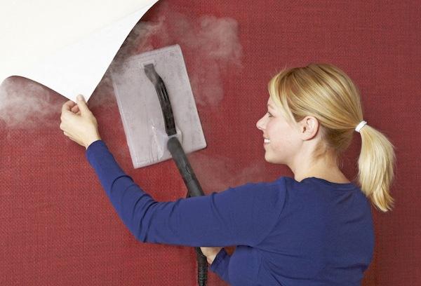 Enlever le vieux papier peint des murs à la vapeur
