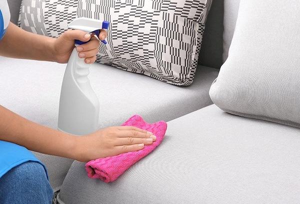 Nettoyage humide des meubles