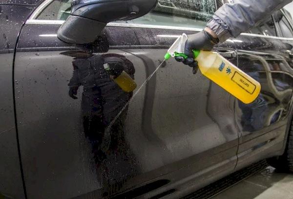 Essence pour les taches de bitume