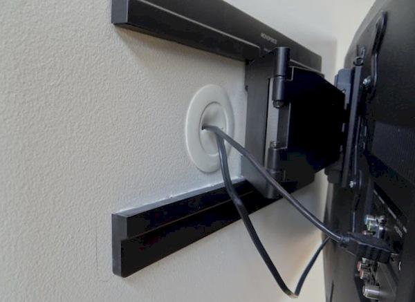 Fils dans un mur en plaques de plâtre