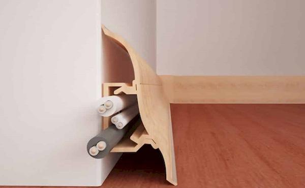 Fils de télévision cachés dans le sol