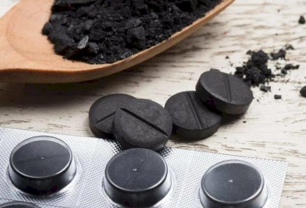 Charbon actif pour nettoyer une bouilloire électrique