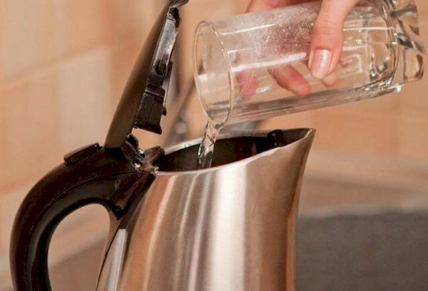 Nettoyer une bouilloire électrique avec de la vodka