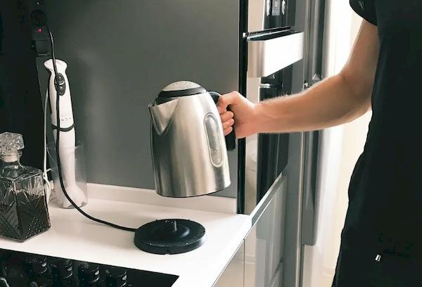 10 remèdes populaires pour se débarrasser de l'odeur de plastique dans une théière