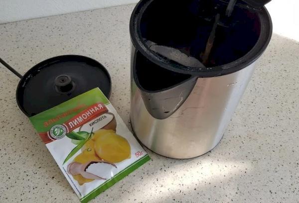 Acide citrique provenant d'une odeur dans une bouilloire électrique