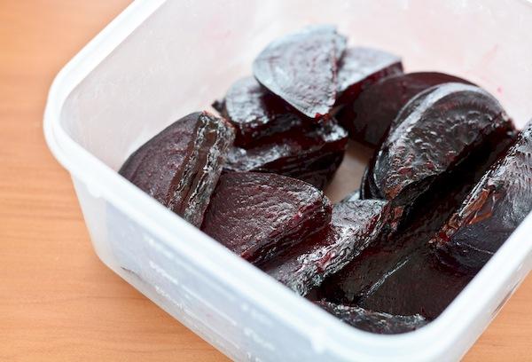 Congeler des betteraves dans un récipient