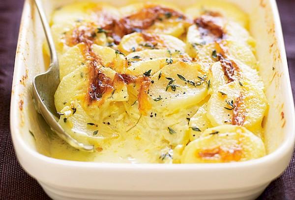 Gratin paresseux avec pommes de terre surgelées et crème sure